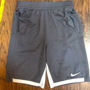 Boys Nike Basketball Shorts XL